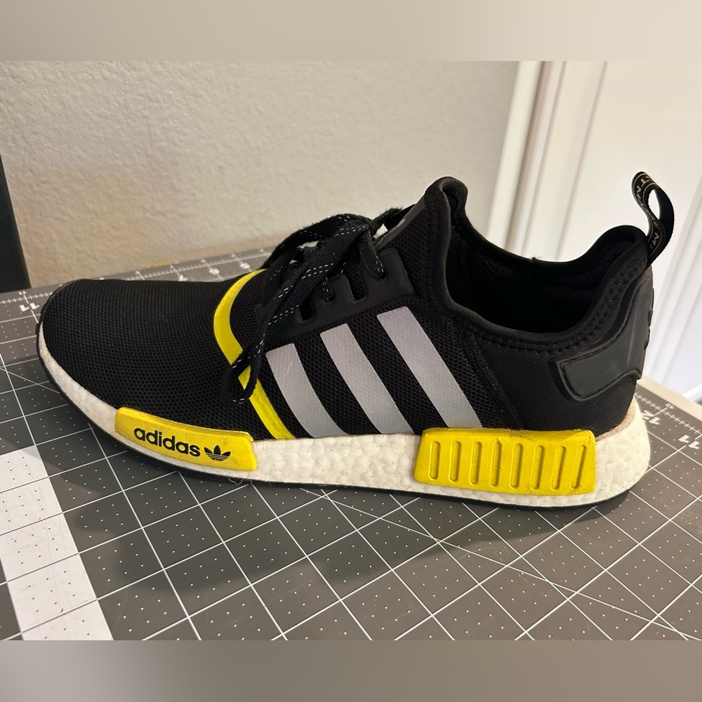 Adidas NMD R1 Men’s Sneakers Size 13
